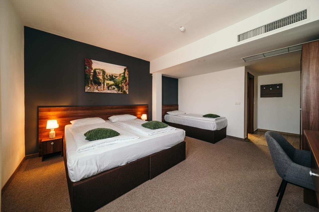 Hotel Rk Ghimbav Exterior photo